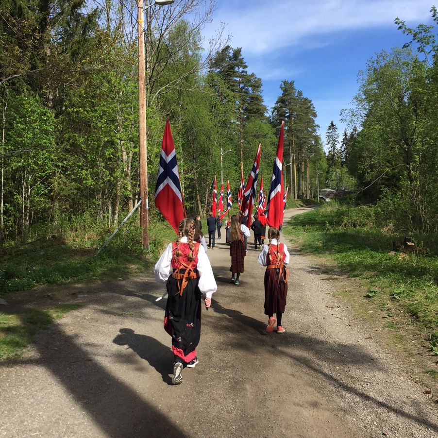 Foto: Flaggborgen på vei til T-banen Flaggborgen på vei til T-banen