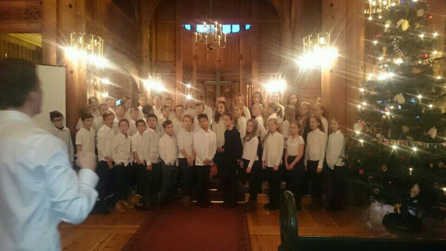 7. trinn synger i kirken 7. trinn synger i kirken