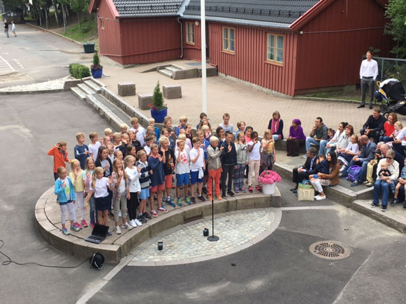 Foto: Fadderbarna på 6. trinn Fadderbarna på 6. trinn