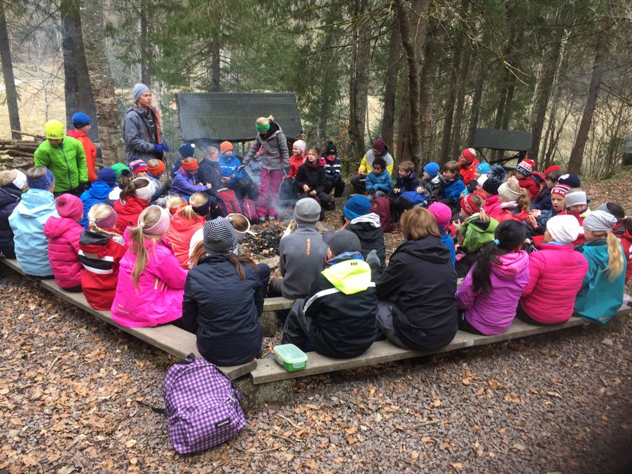 Foto: 6. trinn på leirskole 6. trinn på leirskole