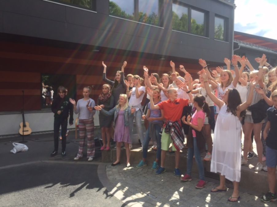 Foto: 7. trinn synger for alle elevene 7. trinn synger for alle elevene