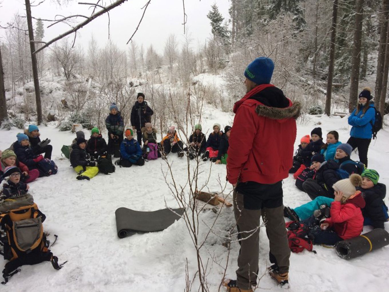 Foto: 4. trinn på besøk hos Markaskolen. 4. trinn på besøk hos Markaskolen.