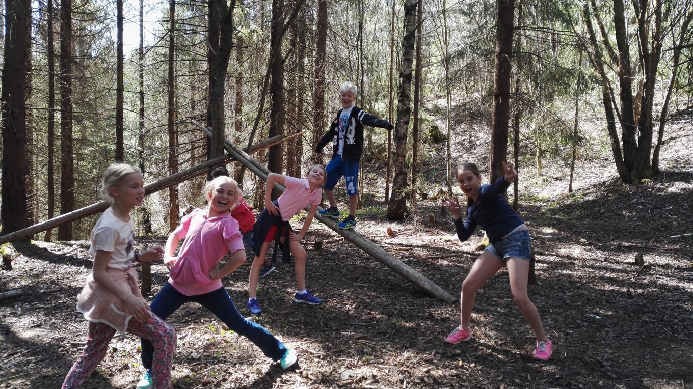 6.trinn nyter finværet med Mat og Helse tur til lavoen!