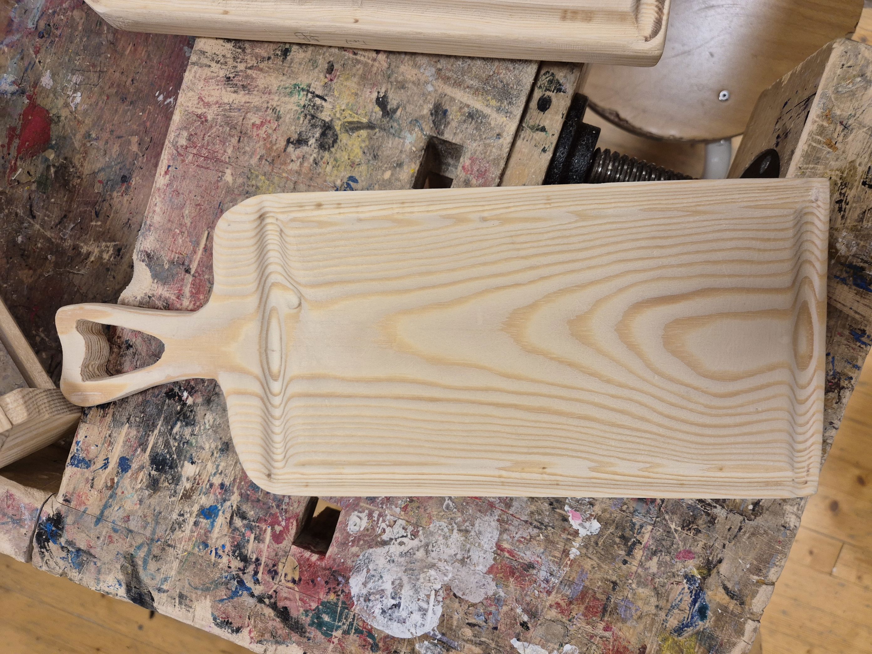 en trekasse på et bord