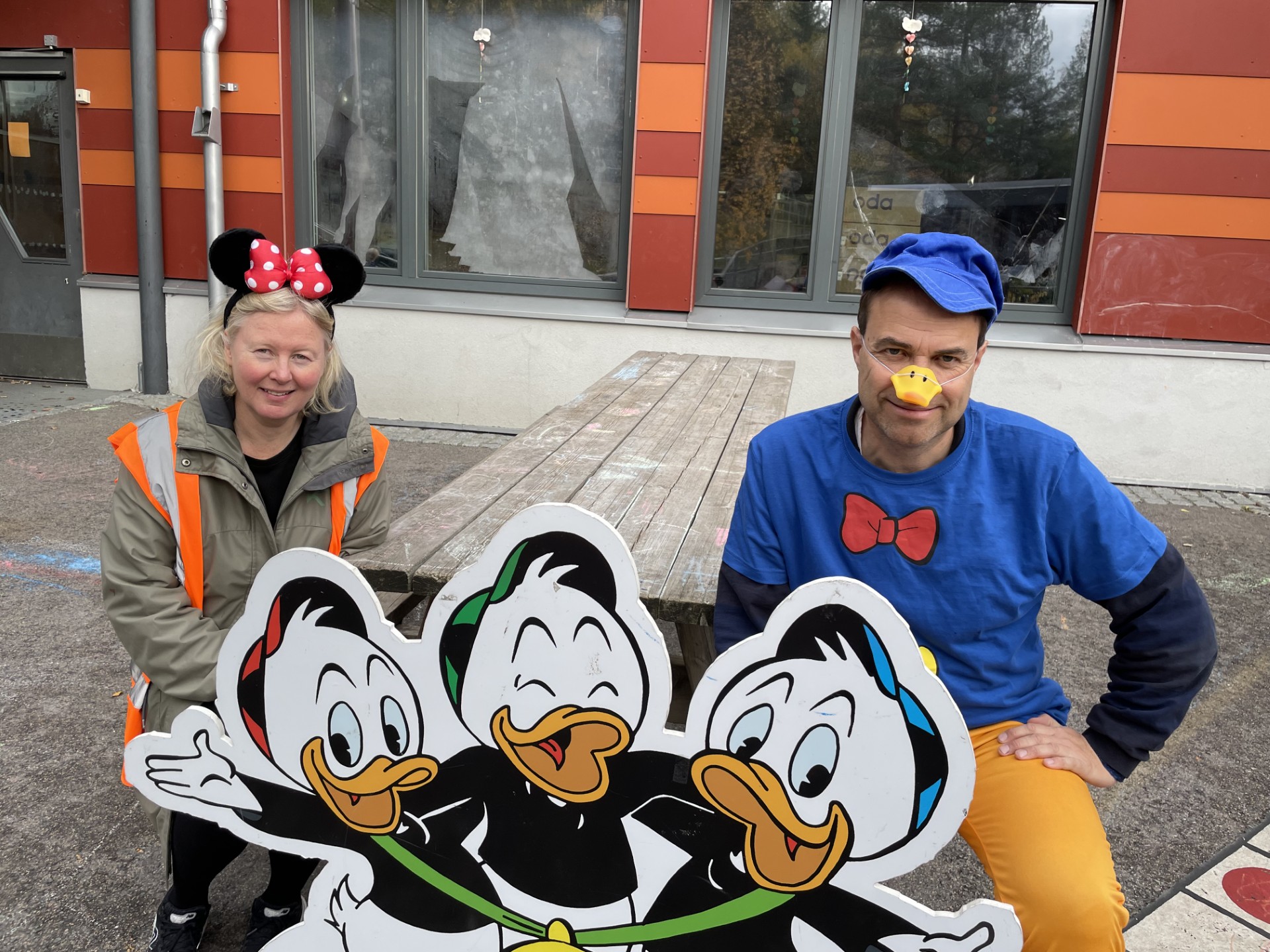 En person og person med en tegneserie